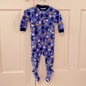 NWOT Carter’s 🏈⚽️⚾️ Fleece Footie Sports Pajamas, Size 12 months